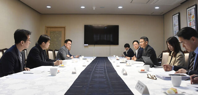 지난 24일 서울 종로구 정부서울청사에서 허장 재정경제부 차관이 대외경제정책방향 관련 간담회를 주재하고 있다. /재정경제부