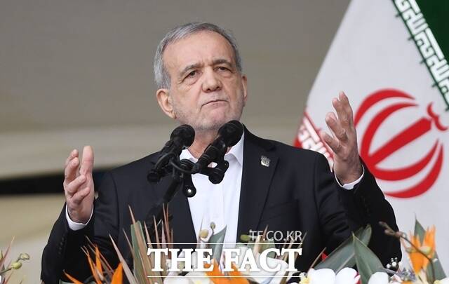 지난 2월 11일 테헤란 시내에서 마수드 페제시키안 이란 대통령이 대국민 연설을 하고 있다. /신화. 뉴시스