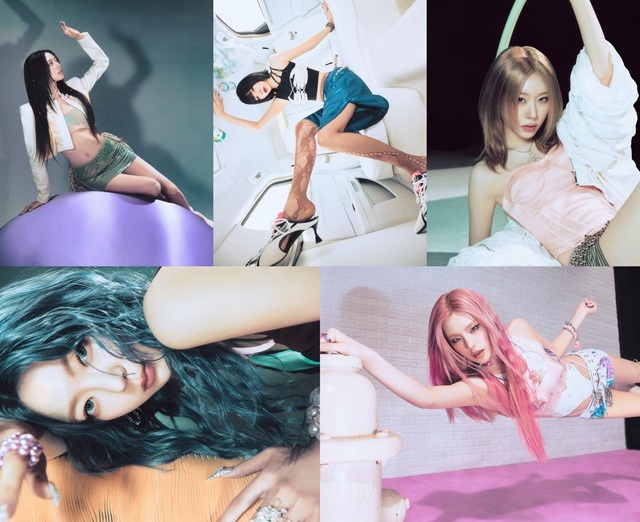 그룹 ITZY의 유나 류진 채령 예지 리아(왼쪽 위부터 시계방향)가 새 앨범 'Motto' 콘셉트 이미지를 공개했다./JYP엔터테인먼트