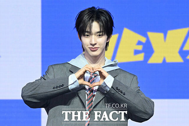 그룹 넥스지(NEXZ)의 리더 토모야.