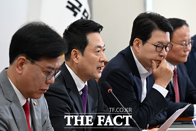 최고위원회의에서 모두발언하는 장 대표.