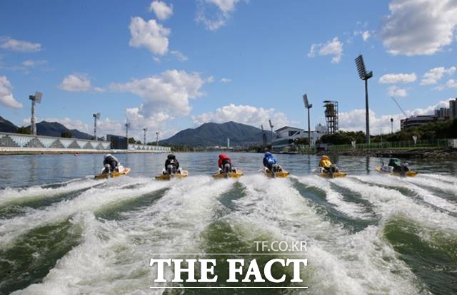 계류장에서 동시에 출발하는 온라인 스타트./국민체육진흥공단