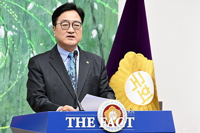 개헌 관련 기자회견 열고 입장 밝히는 우 의장.