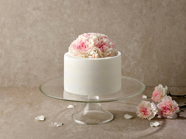 서울신라호텔의 프리미엄 베이커리 패스트리 부티크가 가정의 달을 맞아 5월 한 달간 시즌 한정 케이크 컬렉션을 선보인다. 사진은 '블루밍 러브'. /호텔신라