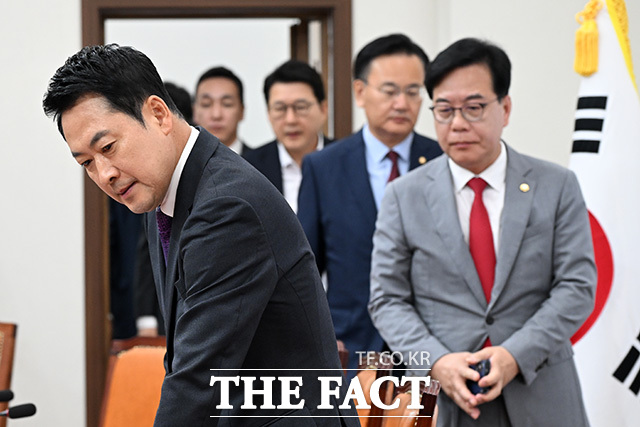 최고위원회의에서 모두발언하는 장 대표.