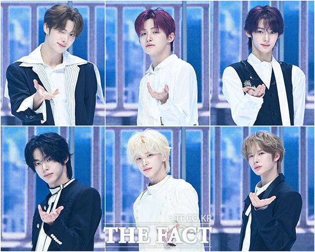 그룹 투어스(TWS)의 한진과 경민, 신유, 도훈, 영재, 지훈(왼쪽부터)이 27일 오후 서울 광진구 예스24 라이브홀에서 열린 미니 5집 ‘NO TRAGEDY(노 트래저디)’ 미디어 쇼케이스에 참석해 포즈를 취하고 있다. /서예원 기자