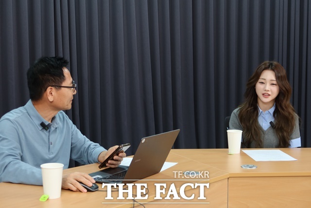 예쁨과 실력, 그리고 진정성까지 겸비한 홍지윤, 그는 지금 단순한 스타를 넘어 트로트의 현재이자 미래로 평가받고 있다. 홍지윤을 <더팩트> 스페셜인터뷰에 초대해 과거와 현재, 그리고 미래를 직접 들어봤다. /이상빈 기자