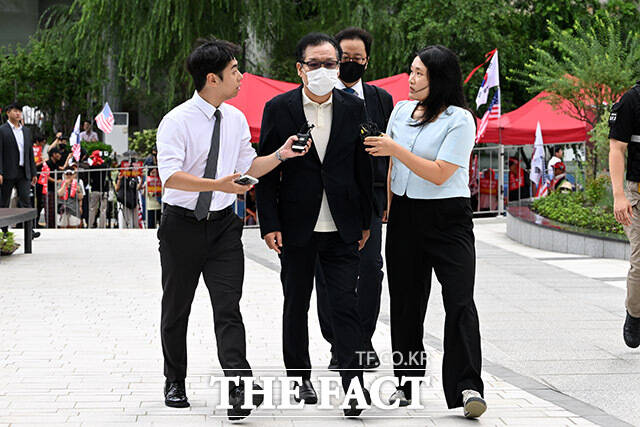 민중기 특별검사팀(김건희 특검)이 통일교 측에서 청탁과 함께 금품을 받은 혐의를 받는 건진법사 전성배 씨에게 항소심에서 총 징역 8년을 구형했다./남용희 기자