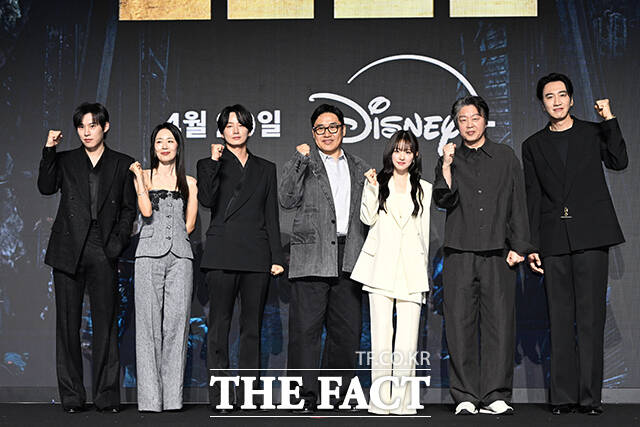 배우 김성철 문정희 이현욱, 김성훈 감독, 배우 박보영 김희원 이광수(왼쪽부터)가 27일 오전 11시 서울 영등포구 콘래드 서울 호텔에서 열린 디즈니+ 새 오리지널 시리즈 골드랜드 제작발표회에 참석해 다양한 이야기를 나눴다. /김성렬 기자