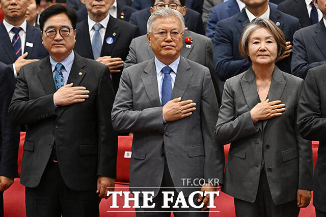 우원식 국회의장과 문재인 전 대통령, 김정숙 여사(왼쪽부터).