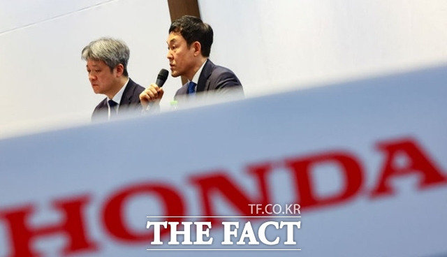이지홍 혼다코리아 대표이사가 지난 23일 오후 서울 강남구 코엑스에서 열린 혼다 코리아 자동차 시장 철수 관련 기자회견에서 발언하고 있다. /뉴시스