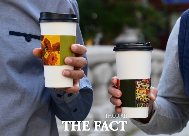 배당금은 2021년 188억원, 2022년 402억원, 2023년 502억원, 2024년 773억원, 지난해엔 410억원에 중간배당 390억원을 더하면 800억원의 자금이 배당금로 빠져나간 것을 확인할 수 있다. /더팩트 DB