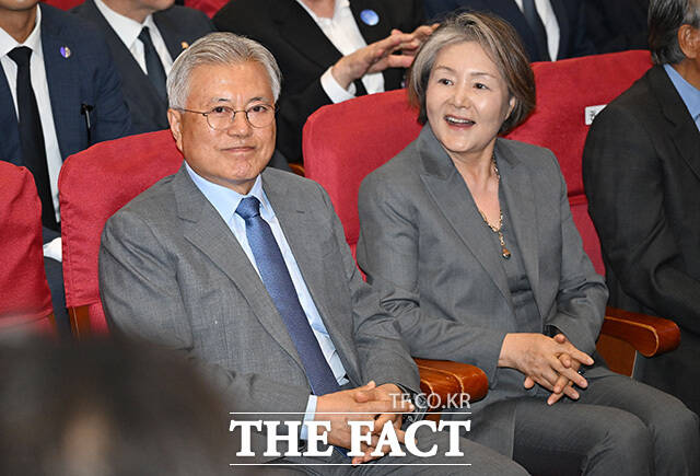 4.27 판문점 선언 8주년 기념식에 참석한 문재인 전 대통령(왼쪽)과 김정숙 여사.