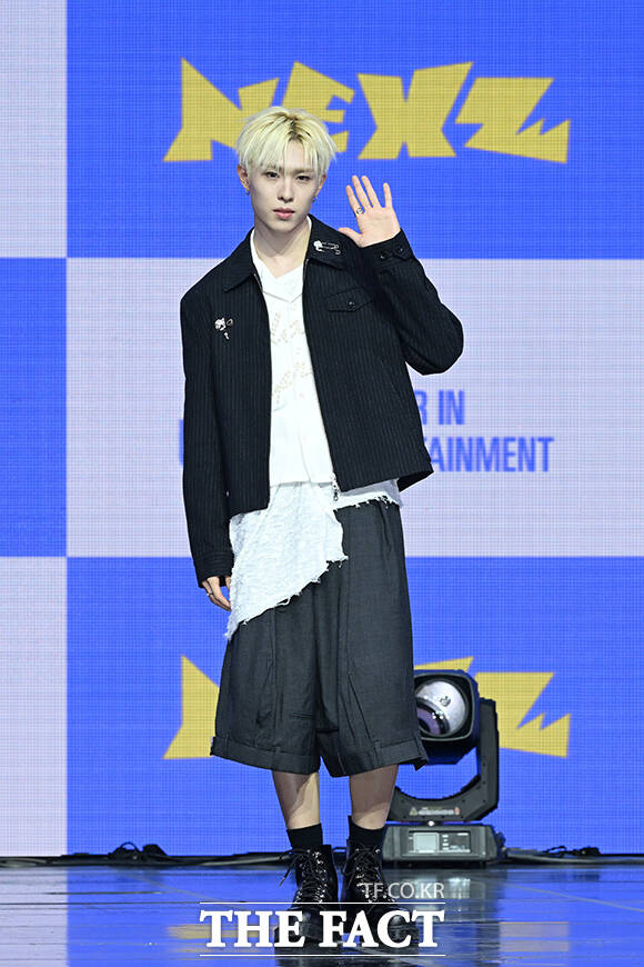 그룹 넥스지(NEXZ)의 멤버 휴이.