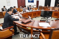  '야당 단독 소집' 정보위 전체회의, 국정원장·민주당 불참 [TF사진관]