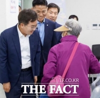  김동연 경기도지사, 고유가 지원금 신청 첫날 점검…