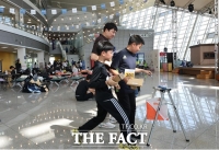  가족 참가자 '환호'...광명스피돔 실내 스포츠 축제 ‘인도어 오리엔티어링 대회’ 성황'