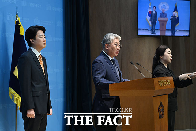 개혁신당 소속으로 경기도지사에 출마하는 조응천 전 의원이 28일 오전 서울 여의도 국회 소통관에서 출마 기자회견을 하고 있다. /국회=서예원 기자