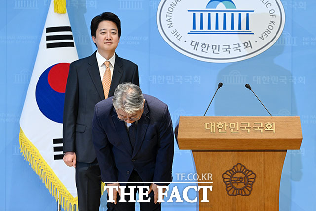 개혁신당 소속으로 경기도지사에 출마하는 조응천 전 의원이 28일 오전 서울 여의도 국회 소통관에서 출마 기자회견을 하고 있다. /국회=서예원 기자