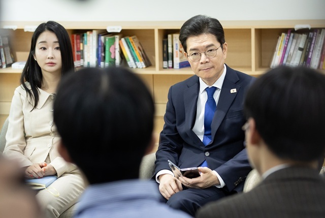 정원오 더불어민주당 서울시장 후보가 28일 오전 서울 동대문구 경희대학교캠퍼스타운 삼의원창업센터에서 청년 창업가들과 간담회를 진행했다. /정원오 캠프