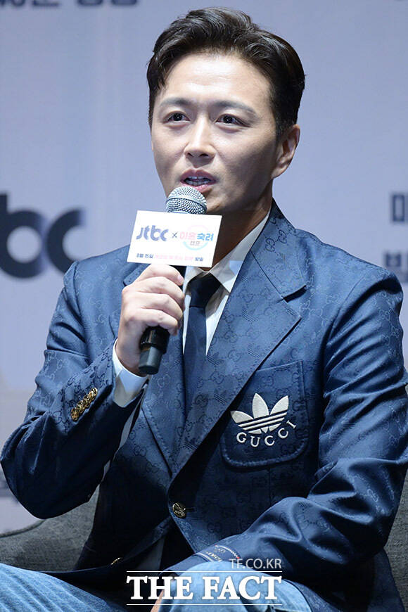 배우 진태현이 JTBC 예능프로그램 '이혼숙려캠프' 하차 소식을 전하며 