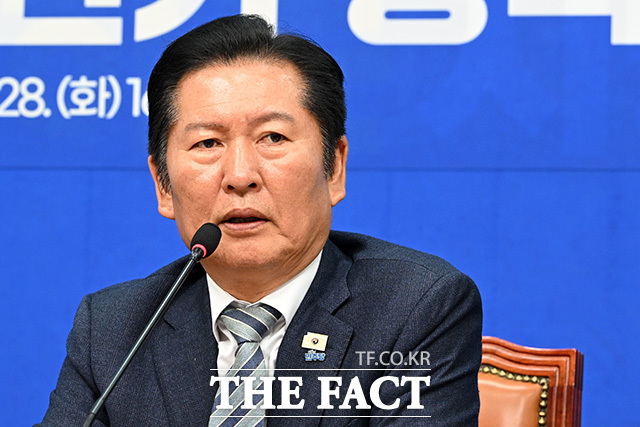 소상공인연합회 만나 정책과제 전달받은 정청래 더불어민주당 대표(앞줄 가운데).