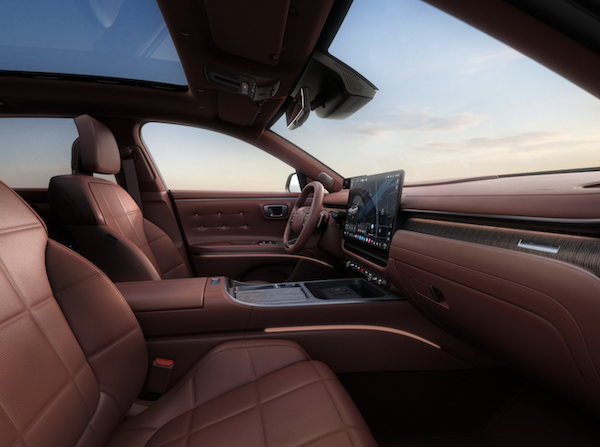 현대차가 약 3년 5개월 만에 선보이는 7세대 그랜저의 페이스리프트 모델 '더 뉴 그랜저' 디자인을 공개했다. /현대차