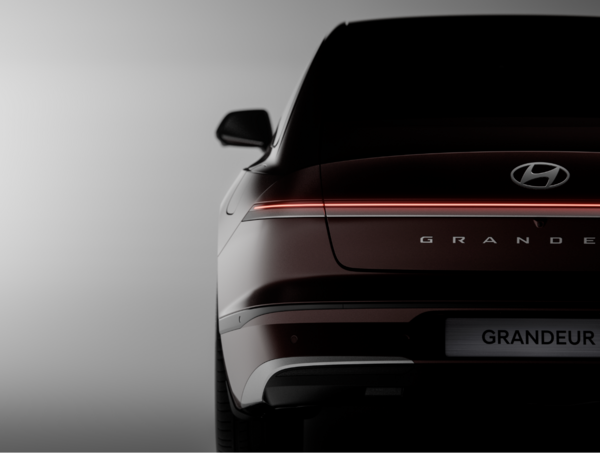 현대차가 약 3년 5개월 만에 선보이는 7세대 그랜저의 페이스리프트 모델 '더 뉴 그랜저' 디자인을 공개했다. /현대차
