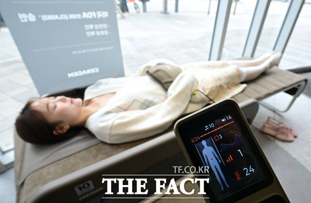 세라젬은 최근 30~40대를 중심으로 허리 통증을 체감하기 시작하는 초기 단계 고객을 겨냥해 출시된 '마스터 V5'를 출시했다. 여성의 산후 관리 고민부터 23가지 모드를 통해 맞춤형 관리가 가능하다. /이새롬 기자