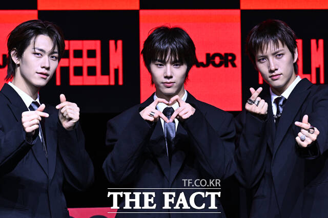 그룹 82메이저(82MAJOR) 윤예찬, 김도균, 남성모, 박석준, 황성빈, 조성일(왼쪽부터)이 28일 서울 서대문구 신촌로 예스24 원더로크홀에서 열린 미니 5집 'FEELM(필름)' 발매 기념 쇼케이스에 참석해 포즈를 취하고 있다. /이새롬 기자