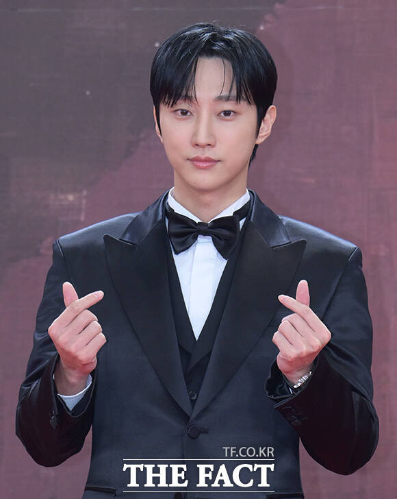 배우 진영이 아이오아이의 세 번째 앨범 선공개곡 '웃으며 안녕' 작사 및 작곡에 참여해 기대를 모으고 있다. /박헌우 기자