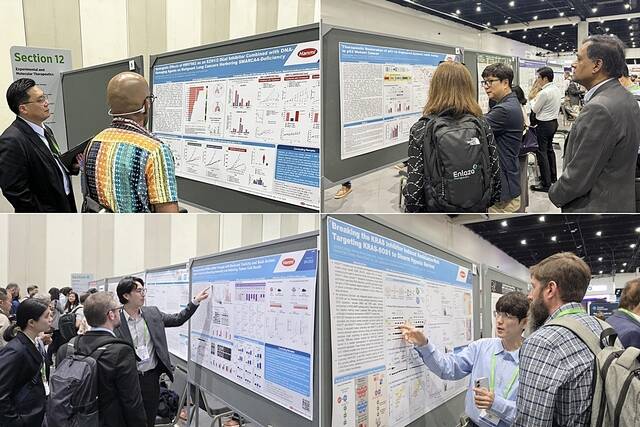 한미약품 R&D센터 연구원들이 17~22일(현지시간) 미국 샌디에이고에서 열린 '미국암연구학회(AACR 2026)'에서 혁신 항암신약 연구 결과가 담긴 포스터 내용을 참석자들에게 설명하고 있다. /한미약품