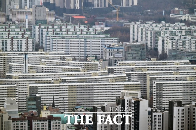 업계에선 시공사 교체로 얻는 이익이 크지 않다는 지적이 나온다. 공사비 갈등으로 교체했지만 정작 이전보다 공사비가 올라 사업성이 떨어질 수도 있기 때문이다. /남윤호 기자