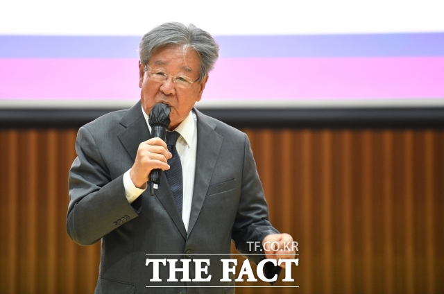 배우 최불암이 한때 건강 이상설로 많은 이들의 걱정을 샀지만, 허리 통증으로 인한 보행 불편으로 수술을 받은 뒤 현재는 상태가 눈에 띄게 호전돼 곧 퇴원을 앞두고 있는 상황인 것으로 전해졌다. /더팩트 DB