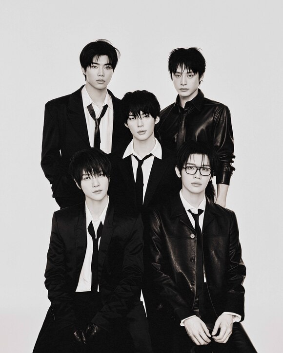 제로베이스원이 새 앨범 발매 하루 전인 5월 17일 서울 고려대학교 화정체육관에서 '엠넷플러스 제로베이스원 컴백 프리미어'를 개최한다. /웨이크원