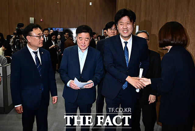 김용 전 민주연구원 부원장이 28일 오후 서울 여의도 국회 소통관에서 기자회견을 열고 재·보궐선거 공천 배제 관련 입장을 밝히고 있다. /국회=배정한 기자