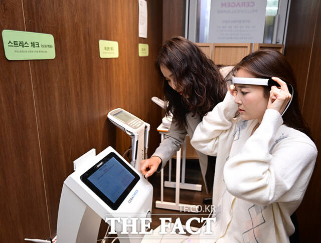 두뇌스트레스와 신경계 나이를 측정하는 '세라체크'