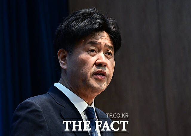 김용 전 민주연구원 부원장이 28일 오후 서울 여의도 국회 소통관에서 기자회견을 열고 재·보궐선거 공천 배제 관련 입장을 밝히고 있다. /국회=배정한 기자