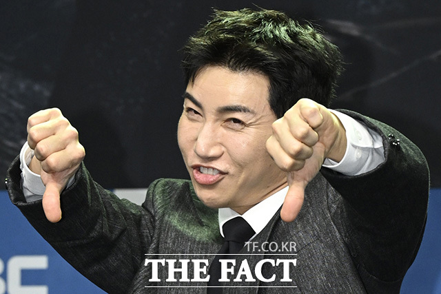 방송인 유세윤이 28일 오후 서울 마포구 MBC 골든마우스홀에서 열린 MBC 새 예능 '최우수산' 제작발표회에 참석해 포즈를 취하고 있다. /송호영 기자