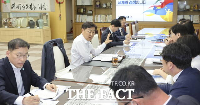 29일 오후 전북도청 도지사 회의실에서 김관영 전북도지사가 2027년 국가예산 확보 점검회의를 주재하고 있다. /전북도