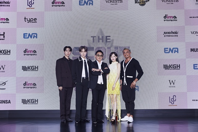 가수 이승철 김재중, 그룹 레드벨벳(Red Velvet)의 웬디, 그룹 데이식스(DAY6)의 영케이, 방송인 추성훈(왼쪽부터)이 29일 오전 서울 마포구 큐브컨벤션센터에서 진행된 ENA 새 예능프로그램 '더 스카웃' 제작발표회에 참석해 다양한 이야기를 나눴다. /ENA