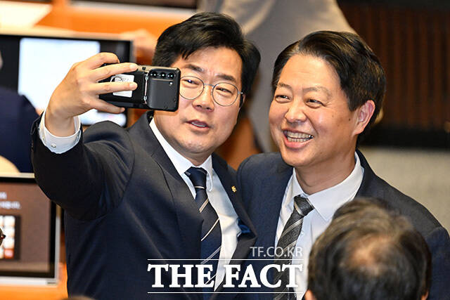 박찬대 인천시장 후보, 김영호 의원과 '찰칵'