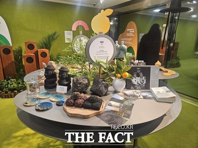 서울 중구 세종대로에 위치한 안테나숍은 서울시와 서울관광재단이 지역관광 활성화와 상생협력을 목표로 지난해 9월 문을 연 공간이다. /김명주 기자