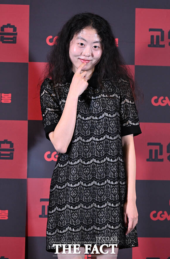 배우 이화원과 이여름, 홍예지, 한선화(왼쪽부터)가 28일 오후 서울 용산구 CGV 용산 아이파크몰에서 열린 영화 '교생실습' 언론시사회 및 기자간담회에 참석해 포즈를 취하고 있다. /이새롬 기자