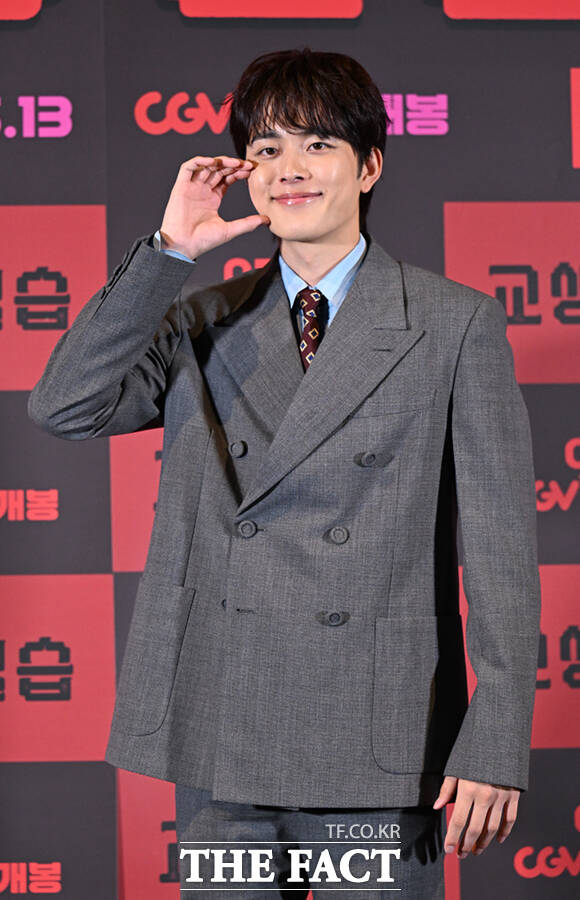 배우 이화원과 이여름, 홍예지, 한선화(왼쪽부터)가 28일 오후 서울 용산구 CGV 용산 아이파크몰에서 열린 영화 '교생실습' 언론시사회 및 기자간담회에 참석해 포즈를 취하고 있다. /이새롬 기자