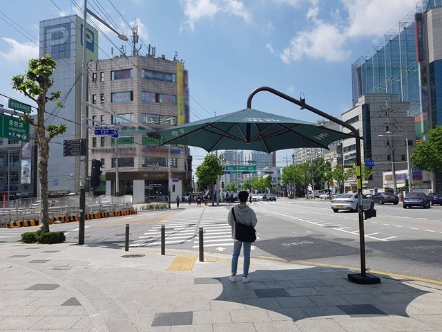 중랑구는 통상 5월부터 운영하던 '무더위 그늘막'을 4월부터 가동하기로 했다. /중랑구