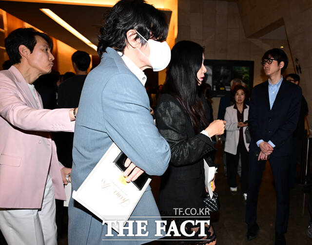 배우 고소영·장동건 부부와 이정재(왼쪽)