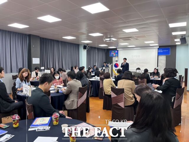 29일 공주 힐스포레서 열린 '2026 충남 다문화교육 정책 간담회'에서 윤표중 도교육청 중등교육과장이 인사말을 하고 있다. /충남교육청