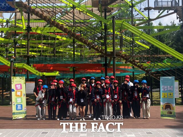 29일 대전교육연수원 '행복 캠프'에 참여한 청소년들이 기념 촬영을 하고 있다. /대전시교육청