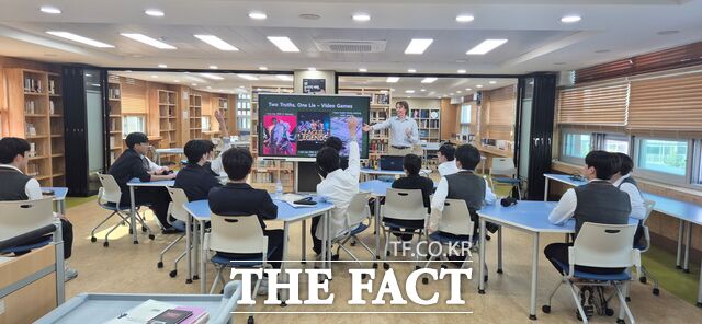 대전시교육청에서 찾아가는 원어민 교사의 글로벌 영어 교실을 시범 운영하고 있다. /대전시교육청